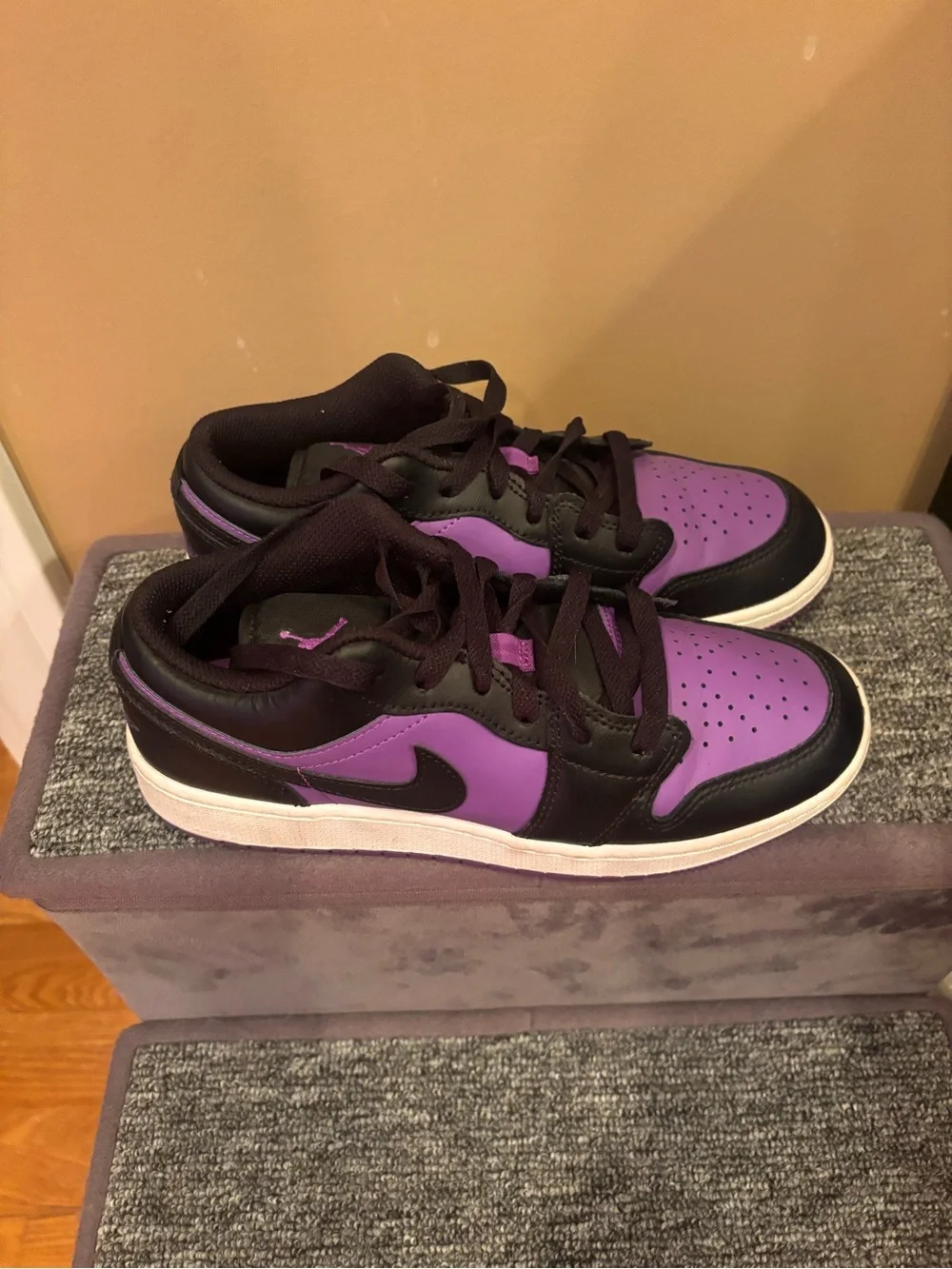 Nike Kids Purple and Black Low-Top Sneakers